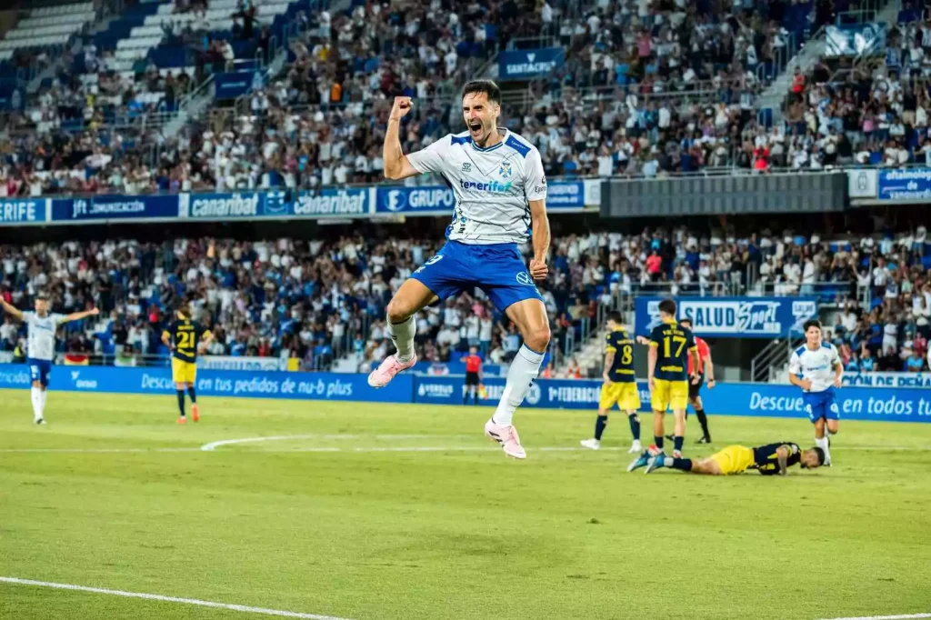 De Miguel celebra un gol al Mérida (CD TENERIFE)