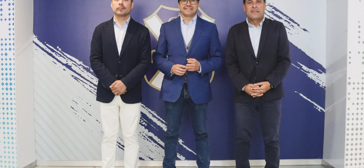 De izquierda a derecha Giover Alegre