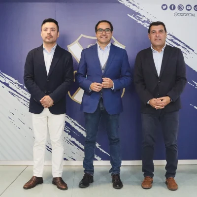 De izquierda a derecha Giover Alegre