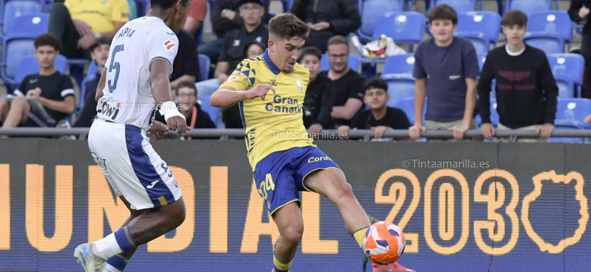 Diego Martín en su debut con el primer equipo amarillo (TINTAAMARILLA.ES / C. Torres)