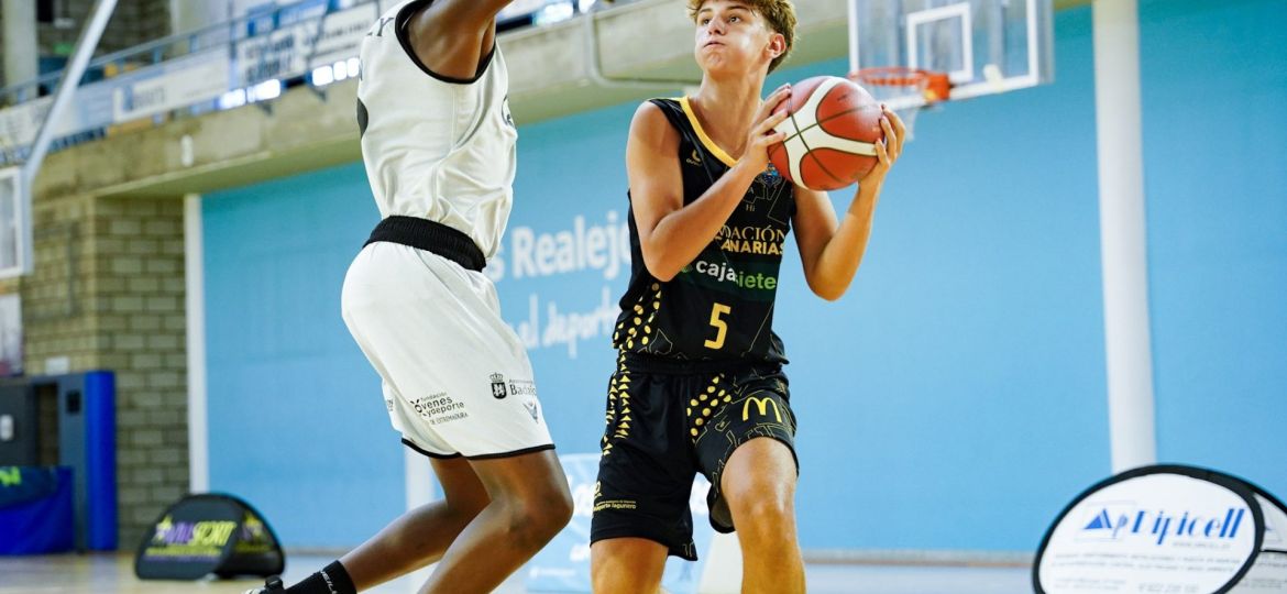 Diego Díaz durante un partido (CB Canarias)