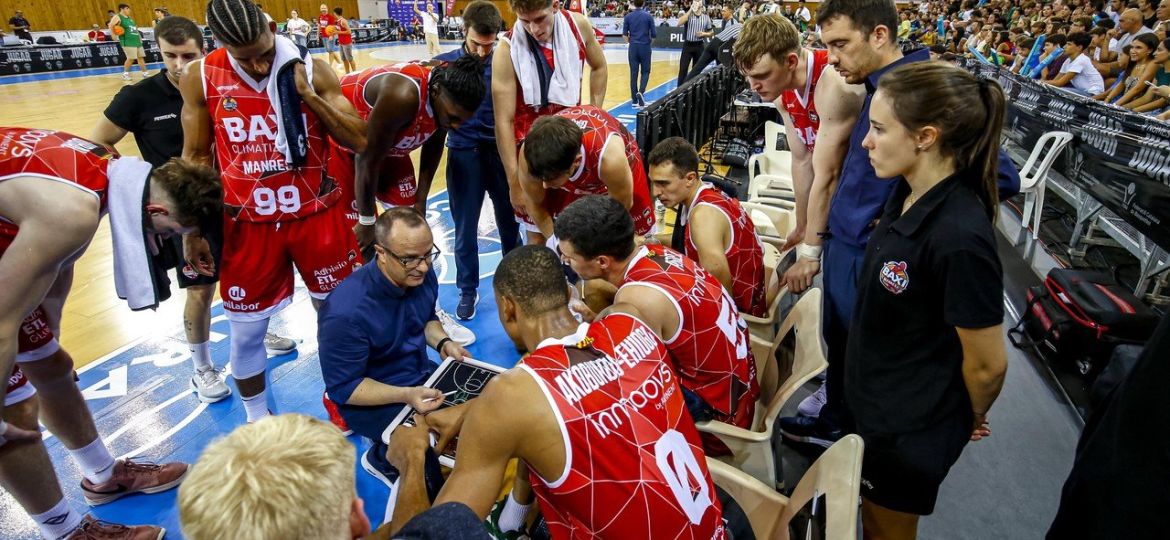 Diego Ocampo dando instrucciones (BAXI MANRESA)