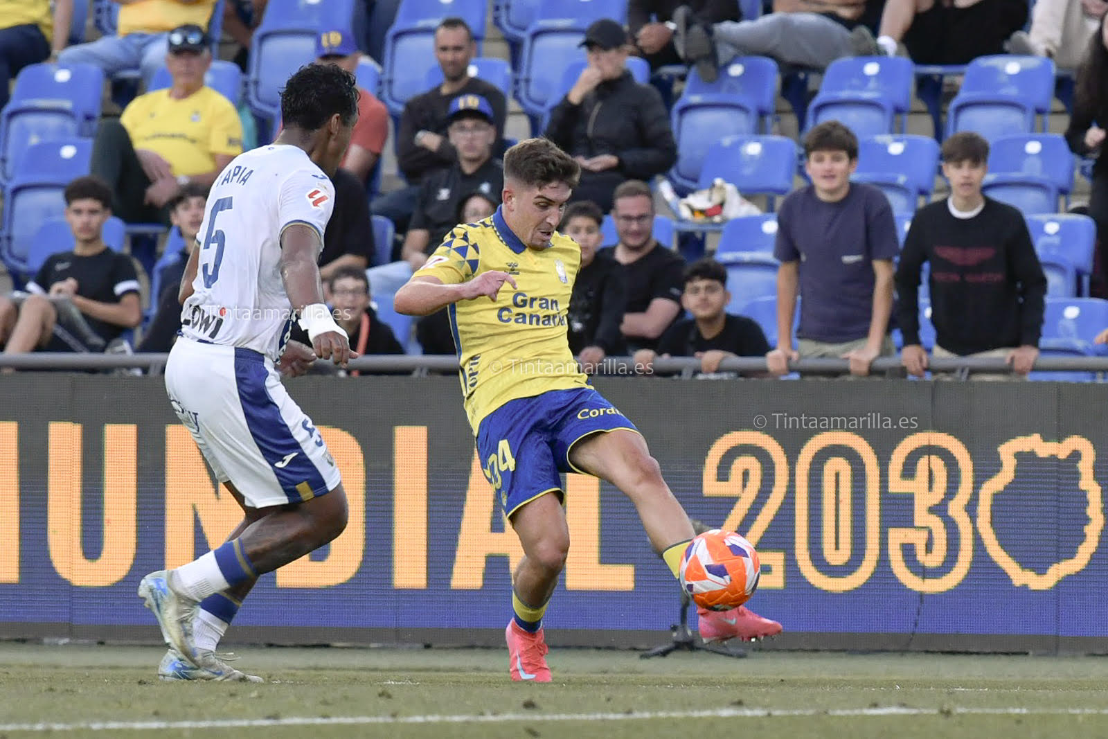 Diego Martín en su debut con el primer equipo amarillo (TINTAAMARILLA.ES / C. Torres)