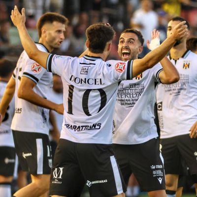 Doncel celebra su gol al Barakaldo (@Merida_AD)