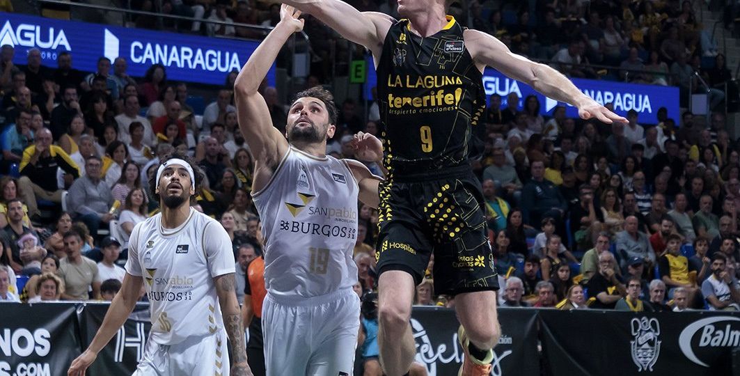 Huertas haciendo una bandeja (CB CANARIAS)