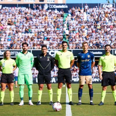 Eder Mello Fernández con los capitanes de Castellón y Tenerife (La Liga)