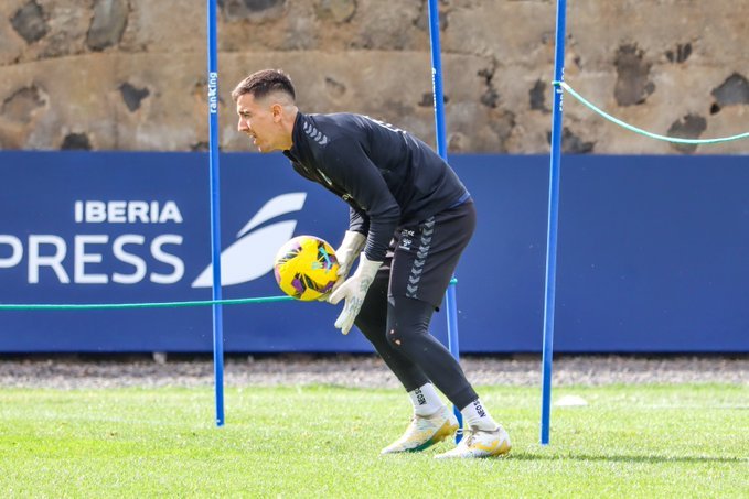 Edgar Badia durante un entrenamiento (@CDTOficial)