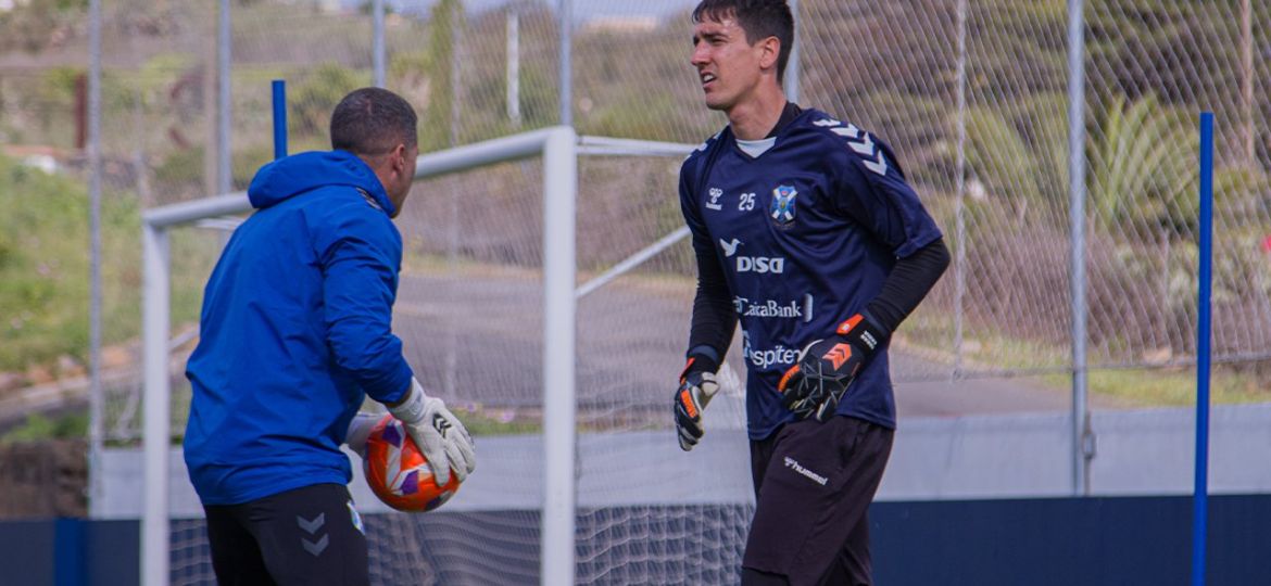 Edgar Badia en un entrenamiento (CD Tenerife)
