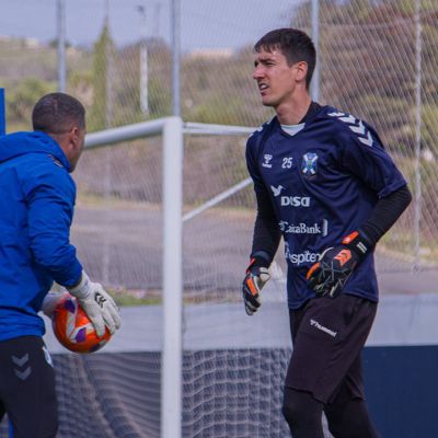Edgar Badia en un entrenamiento (CD Tenerife)