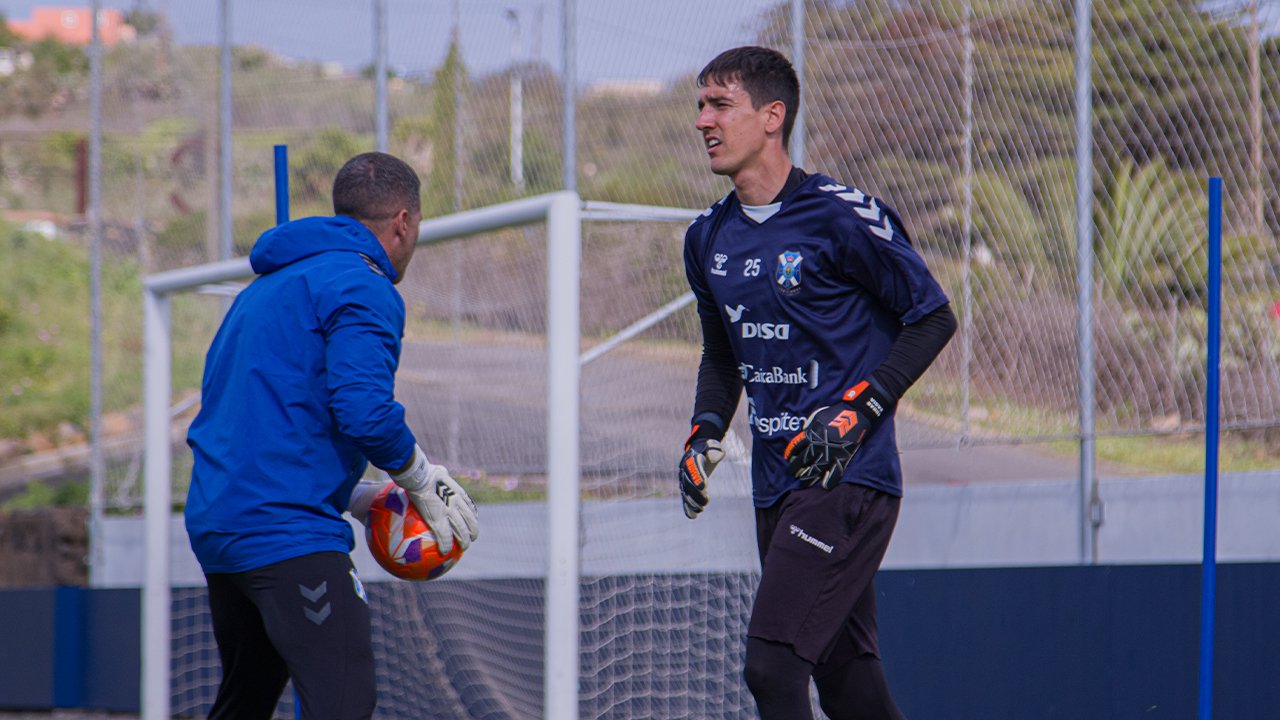 Edgar Badia en un entrenamiento (CD Tenerife)