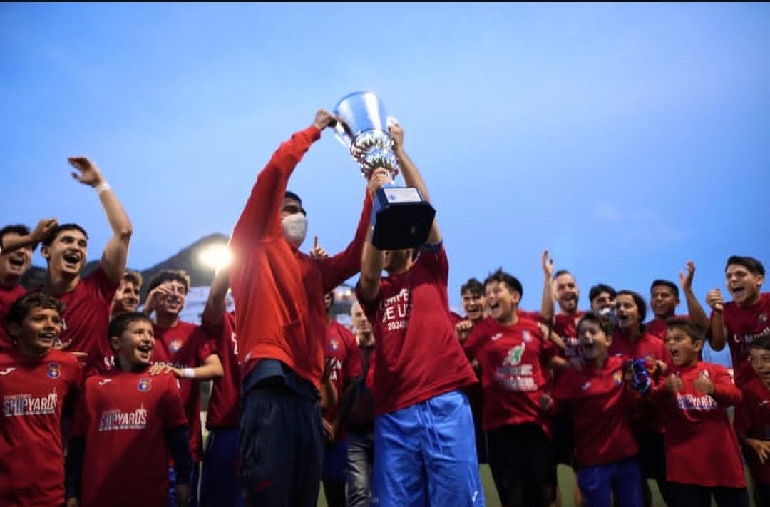 El CD San Andrés levanta el título (@deportesctfe)