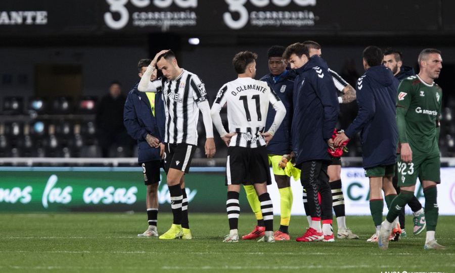El Cartagena lamenta la derrota ante el Éibar (LaLiga)