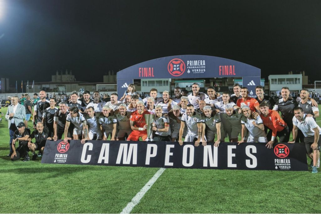 El Ceuta celebra el título de campeones de Primera RFEF (@ADCeuta_FC)