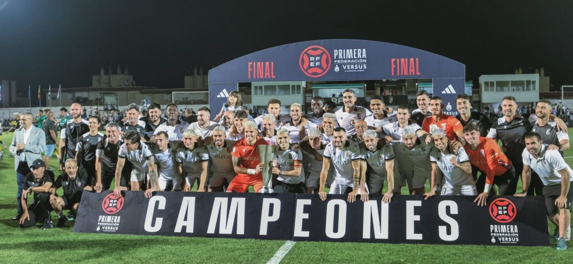 El Ceuta celebra el título de campeones de Primera RFEF (@ADCeuta_FC)