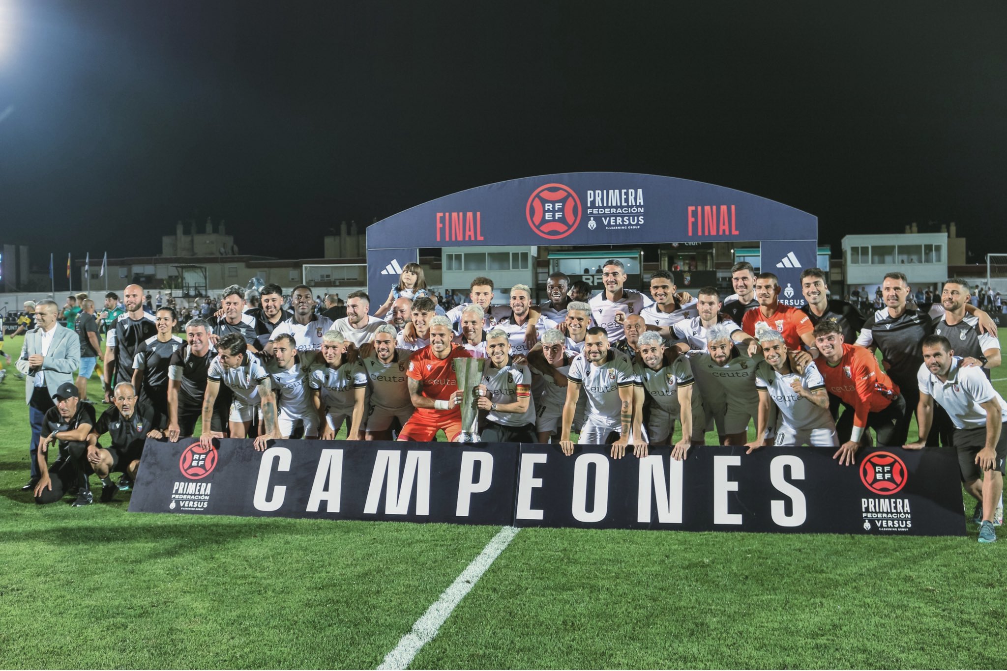 El Ceuta celebra el título de campeones de Primera RFEF (@ADCeuta_FC)