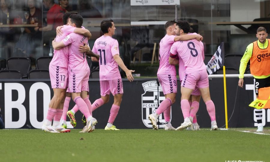 El Eldense celebrando el gol de la victoria (LaLiga)
