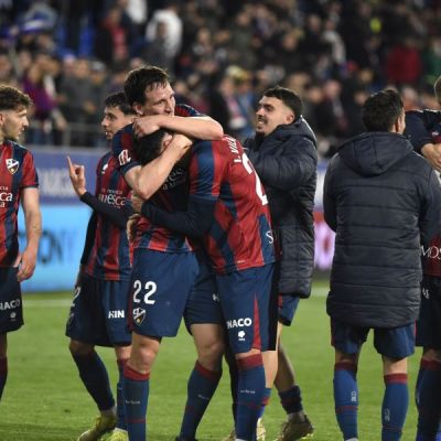 El Huesca celebra la victoria ante el Málaga (La Liga)