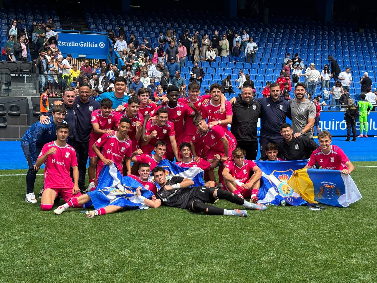 El Juvenil A blanquiazul en Riazor (@CdtCantera)