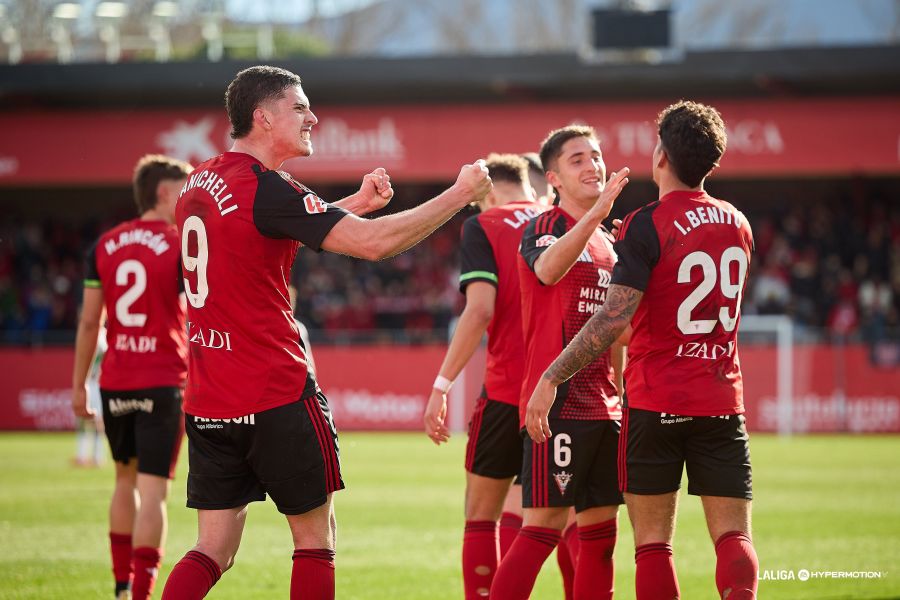 El Mirandés ganó 3-0 al Elche (La Liga)