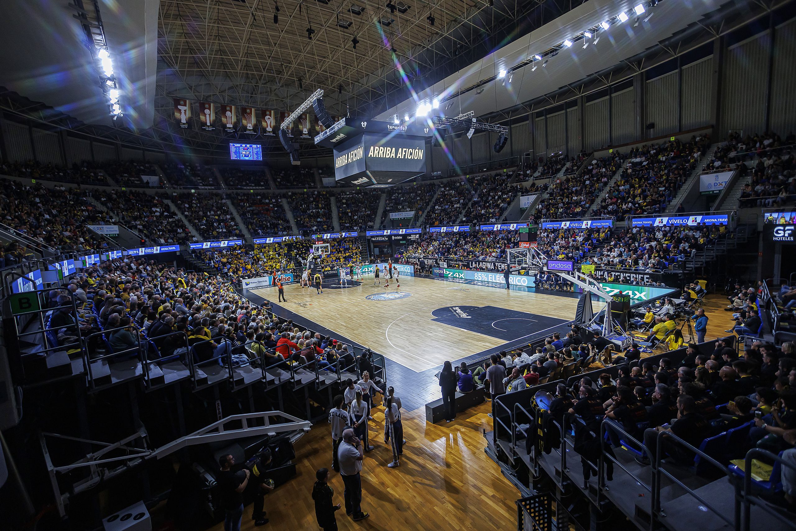 El Santiago Martín en el partido contra el Bilbao Basket (@CB1939Canarias)