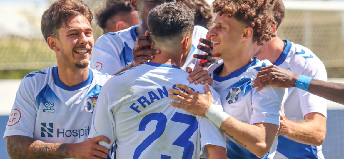 El Tenerife B celebrando ante el Móstoles (@CDTOficial)