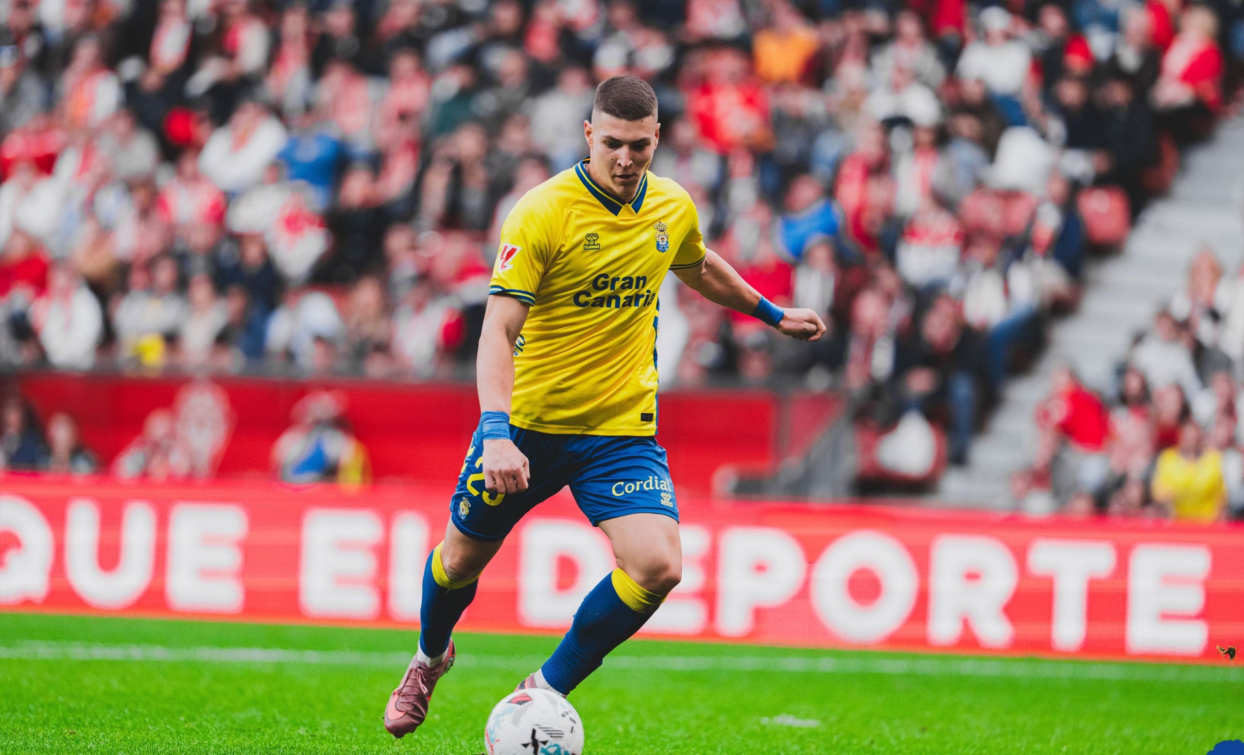 El remate de Lukovic, protagonista del partido ante el Sporting (UDLP.es)
