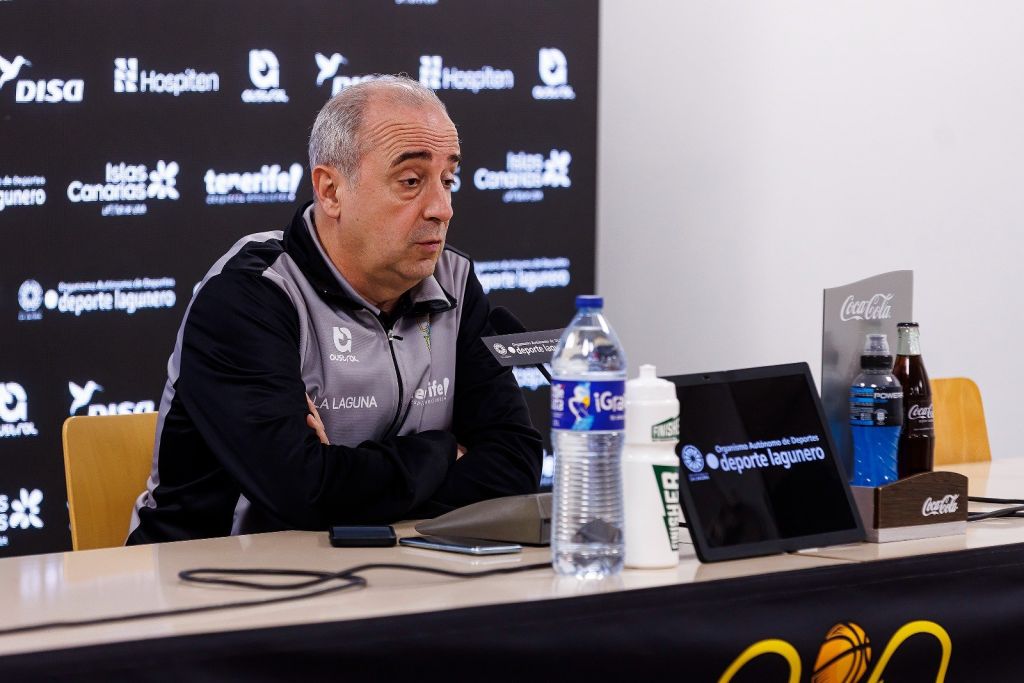 El técnico aurinegro hoy durante la rueda de prensa (cedida)