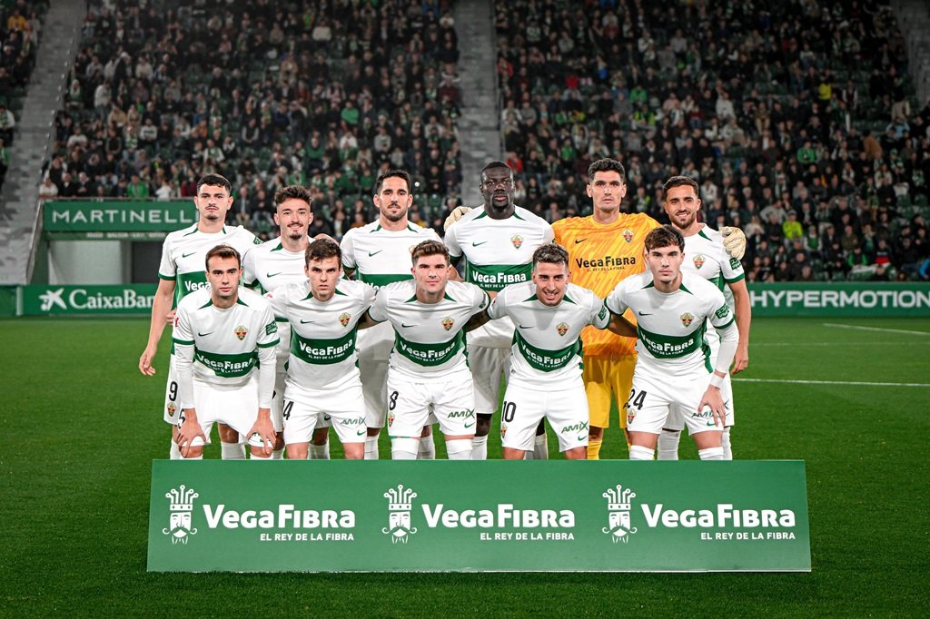 XI del Elche ante el Oviedo (@ELCHECF).