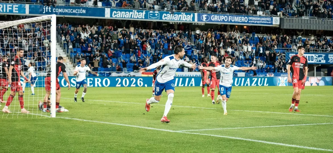 Enric Gallego celebrando uno de los goles a la Ponferradina (CD Tenerife)