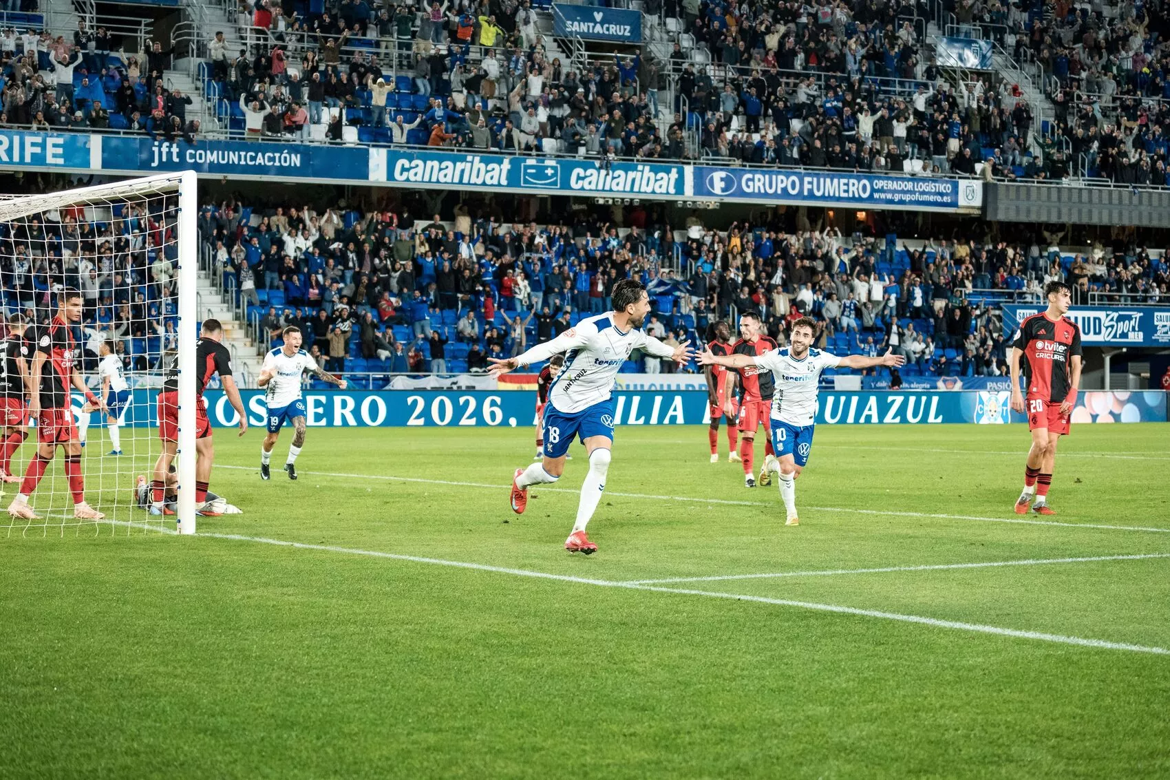 Enric Gallego celebrando uno de los goles a la Ponferradina (CD Tenerife)