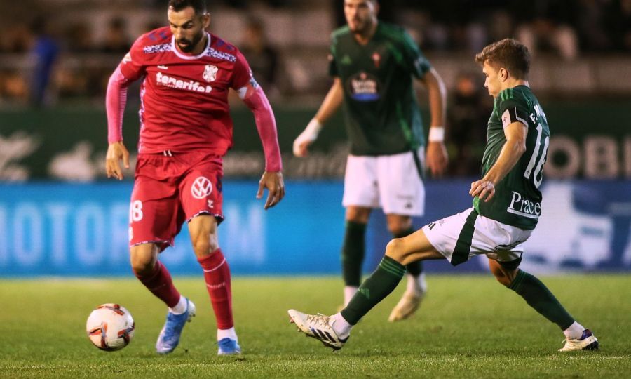 Enric Gallego en el partido contra el Racing de Ferrol (LA LIGA)