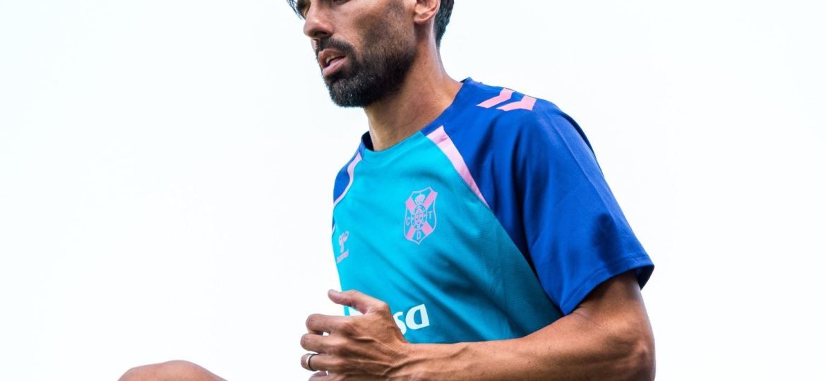 Enric Gallego en el primer entrenamiento de la 25-26 (@CDTOficial)