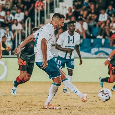 Enric Gallego lanza el penalti contra el Granada (DEPORPRESS)