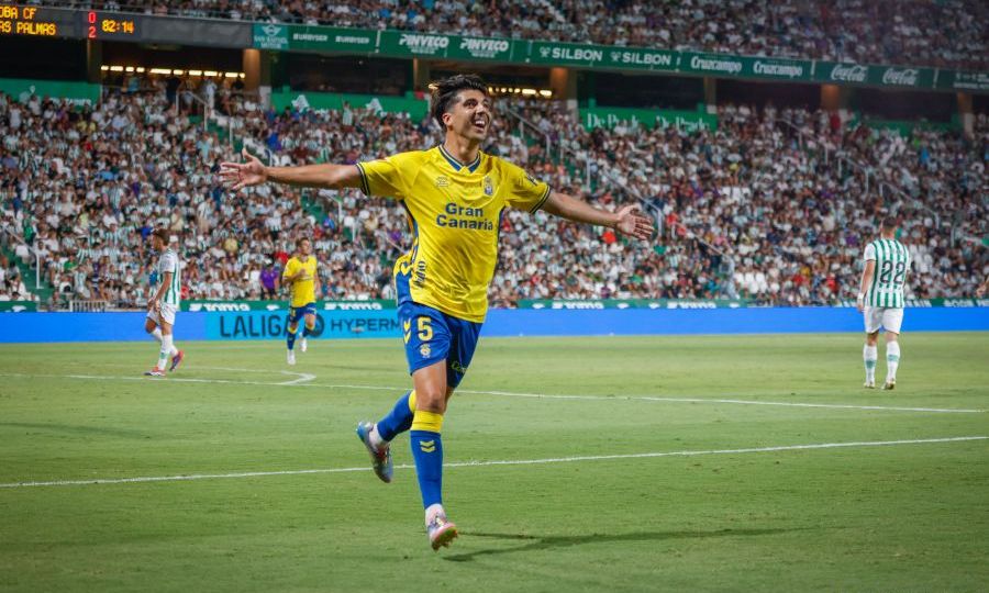Enrique Clemente celebrando su gol en Córdoba (La Liga)