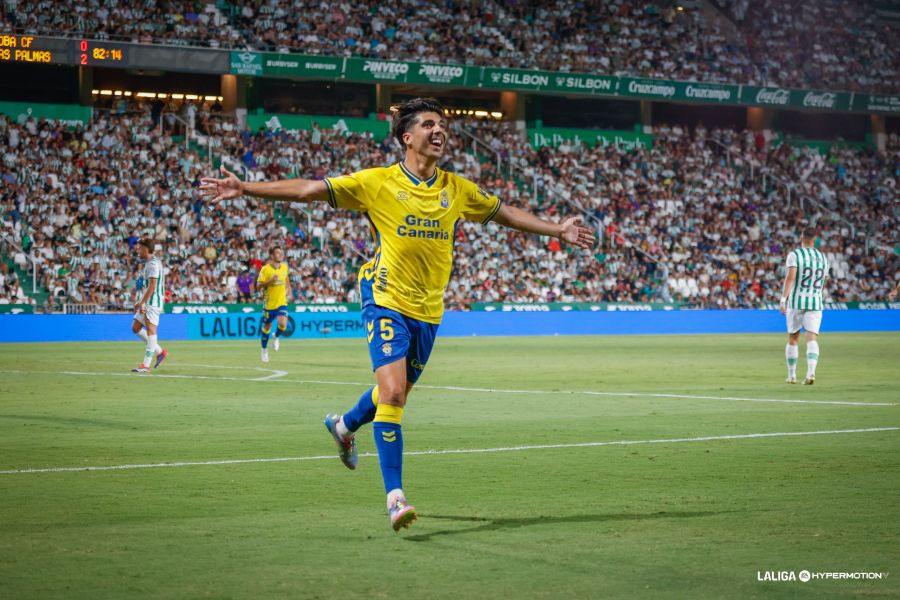 Enrique Clemente celebrando su gol en Córdoba (La Liga)