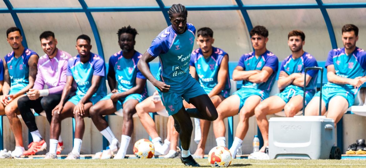 Entrenamiento del CD Tenerife (CD TENERIFE)|Gw2qPoWXUAAMyI-