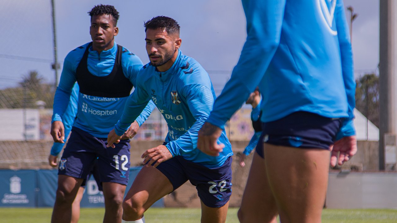 Entrenamiento del Tenerife (@CDTOficial)