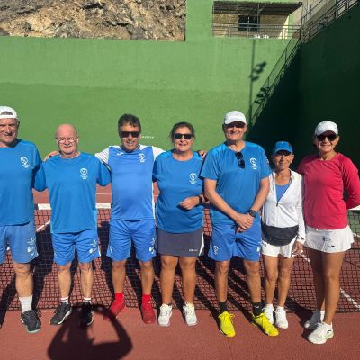 Equipo +55 de tenis (CÍRCULO DE AMISTAD XII DE ENERO)|Uno de los equipos de tenis de mesa (CÍRCULO DE AMISTAD XII DE ENERO)