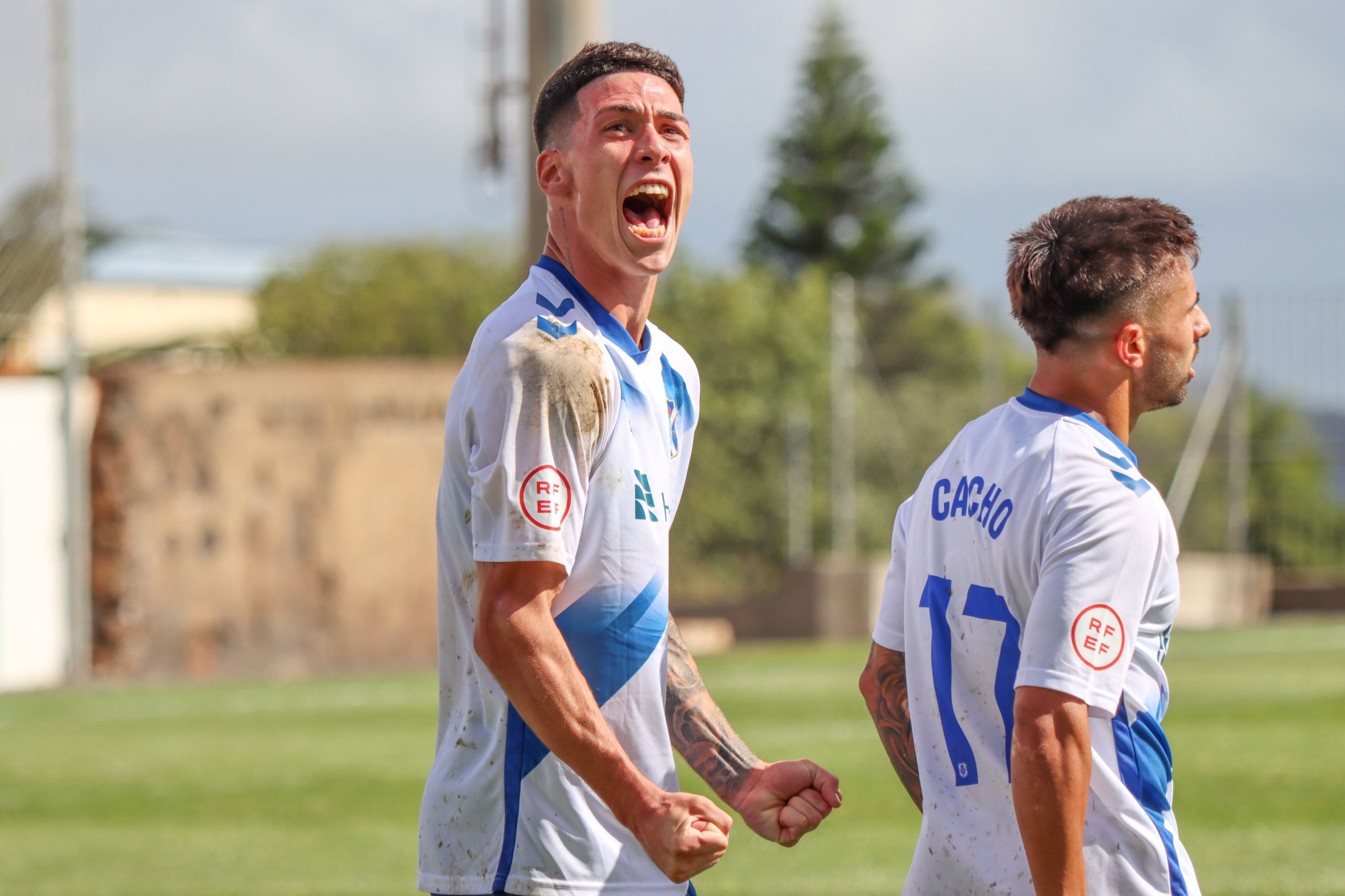 Ethyan celebra uno de los goles al Sanse (@CdtCantera)