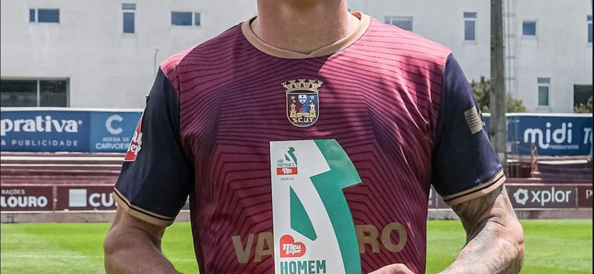Ethyan posa con el trofeo de mejor jugador del partido (@scu_torreense)|Kike Salas después de anotar su gol (LaLiga).jpeg|Nacho Martínez celebra su gol ante el Zaragoza (LaLiga)|Dani Gómez celebra el gol de la victoria ante el Cartagena (LaLiga)
