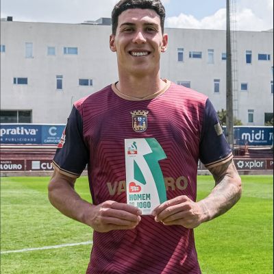 Ethyan posa con el trofeo de mejor jugador del partido (@scu_torreense)|Kike Salas después de anotar su gol (LaLiga).jpeg|Nacho Martínez celebra su gol ante el Zaragoza (LaLiga)|Dani Gómez celebra el gol de la victoria ante el Cartagena (LaLiga)