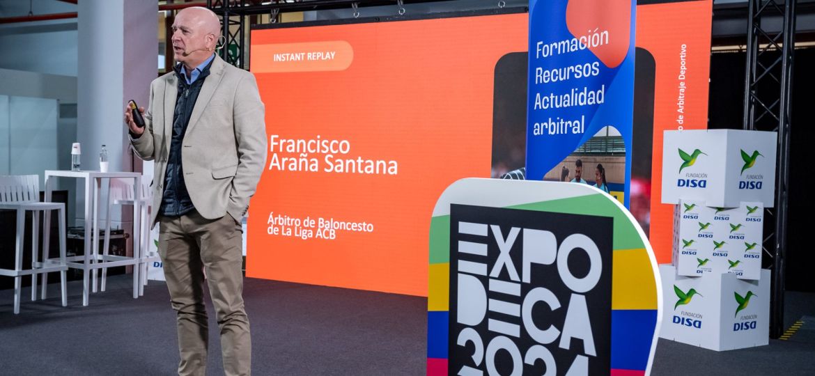 FOTO. Imagen de archivo de una de las ponencias celebradas en ExpoDeca 2024