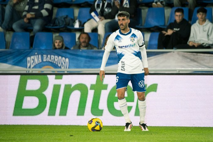 Fabio con la elástica blanquiazul (@CDTOficial)