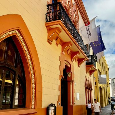 Fachada de la Universidad Europea de Canarias (LA OROTAVA)