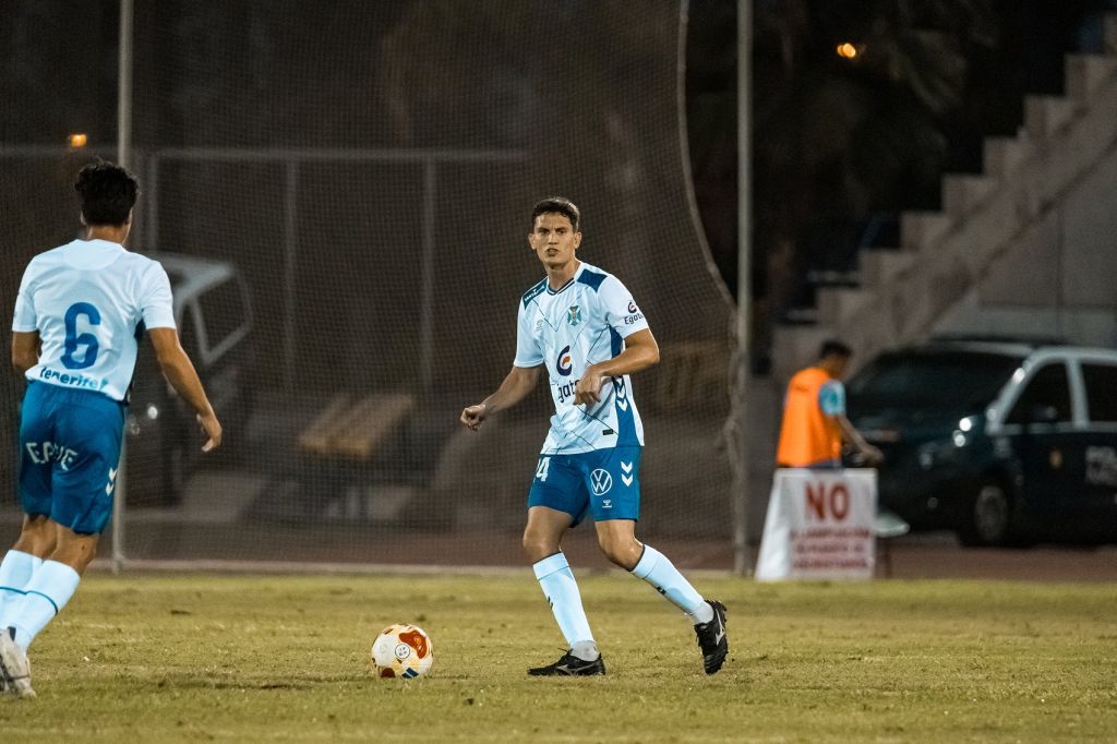 Facundo Agüero en el partido contra el Marino (CD Tenerife)