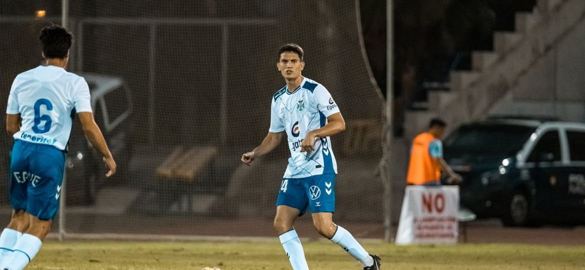 Facundo Agüero en el partido contra el Marino (CD Tenerife)