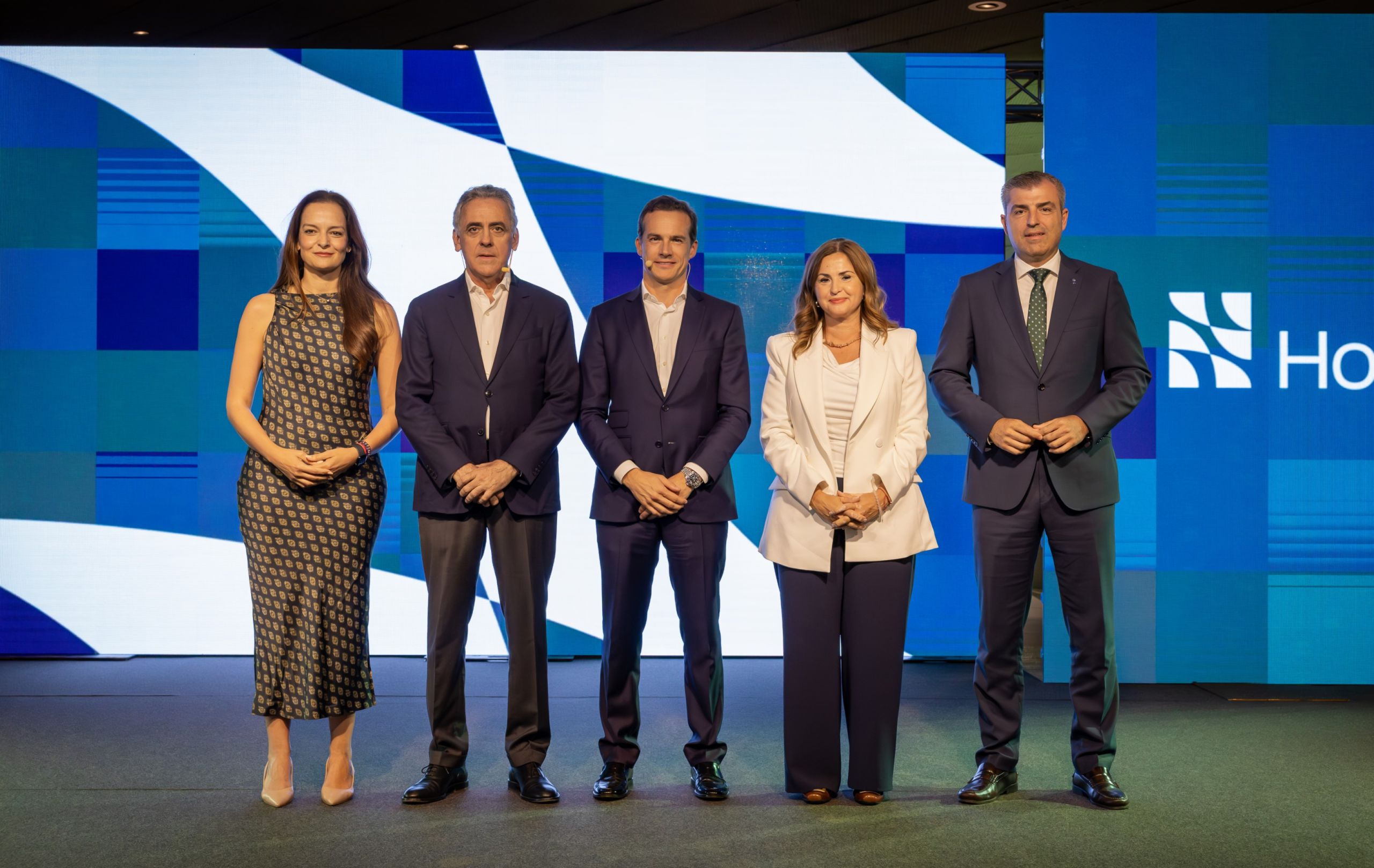Fátima Lemes, Juan José Hernández, Pedro Luis Cobiella , Águeda Fumero y Manuel Domínguez en el evento (Cedida).