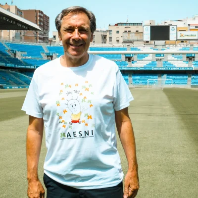 Felipe Miñambres con la camiseta de AESNI (CD TENERIFE)