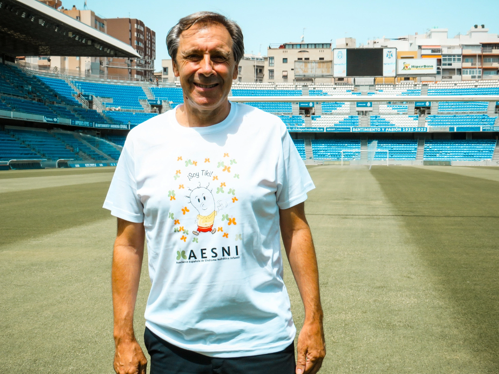 Felipe Miñambres con la camiseta de AESNI (CD TENERIFE)