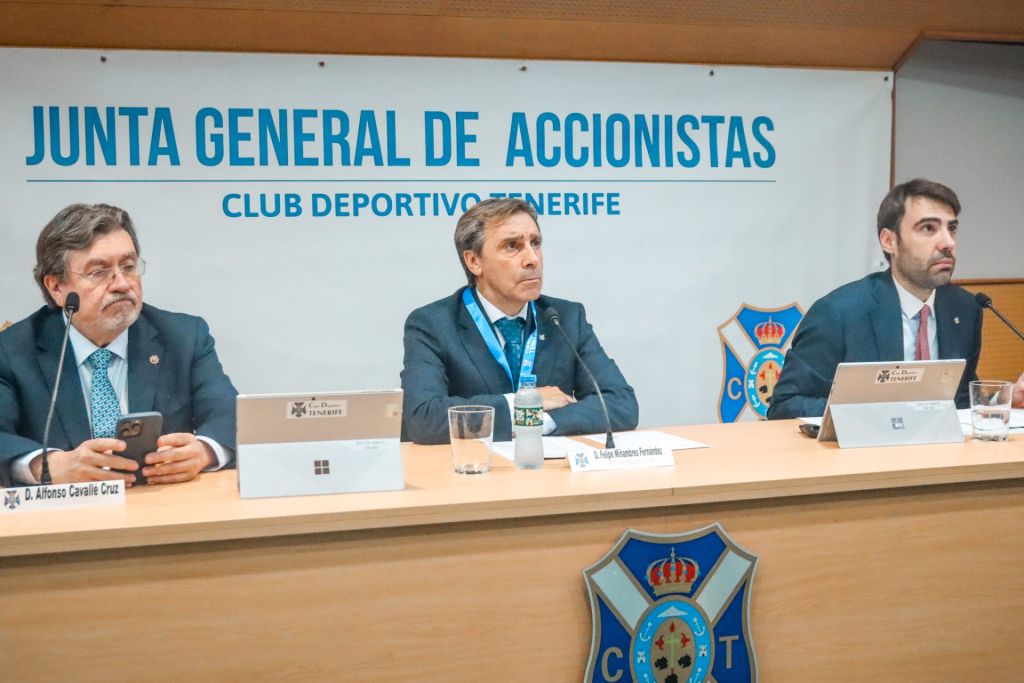 Felipe Miñambres en la Junta General de Accionistas del 22 de diciembre (CD Tenerife)